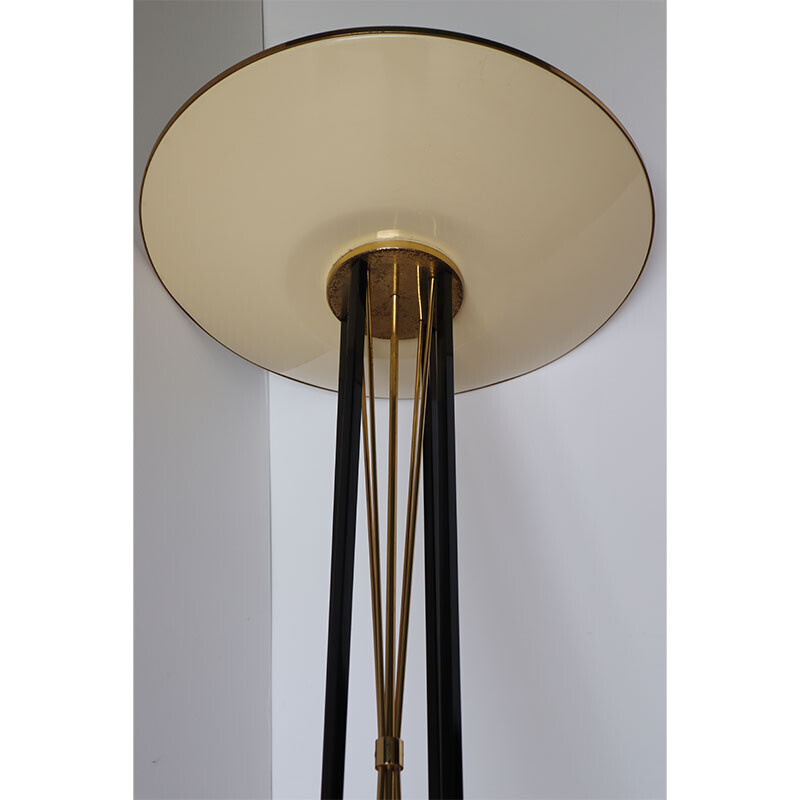 Lámpara de pie italiana de metal y latón, 1950