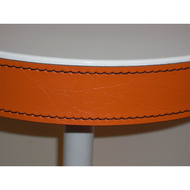 Lampe de table blanche et cuir orange, Louis KALFF - 1970
