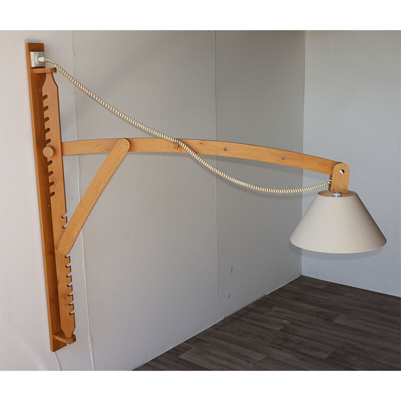 Verstelbare Scandinavische houten wandlamp