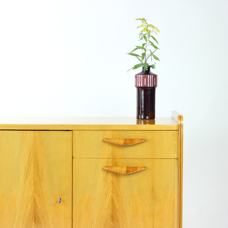 Credenza di metà secolo in legno di quercia bionda di Tatra, Cecoslovacchia 1966