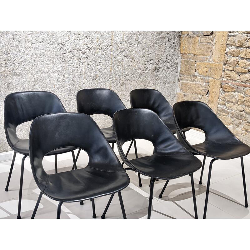 Conjunto de 6 cadeiras "tulipas" de alumínio vintage com estofos de pele preta de Pierre Guariche, 1950