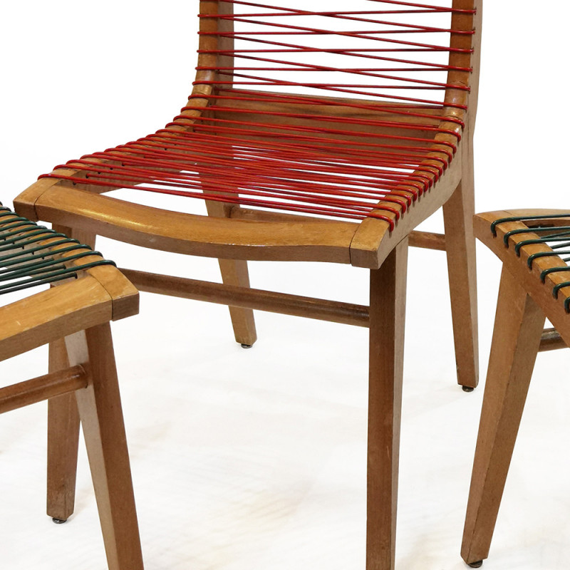 Juego de 4 sillas vintage de madera de haya con alambre de sadroplast rojo y verde de Louis Sognot