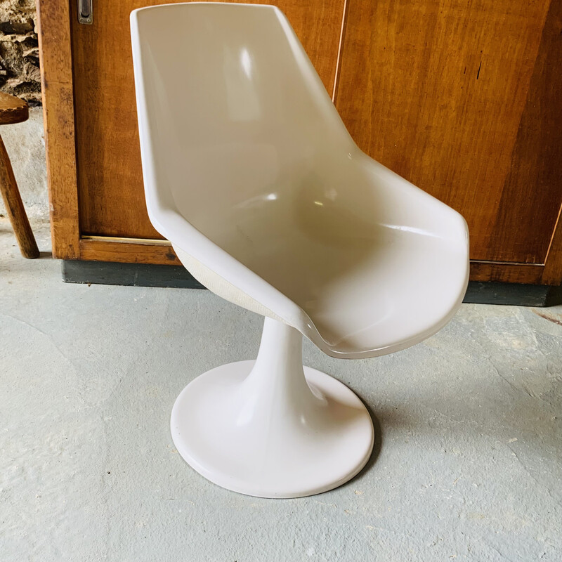 Vintage tulip armchair in white fiberglass