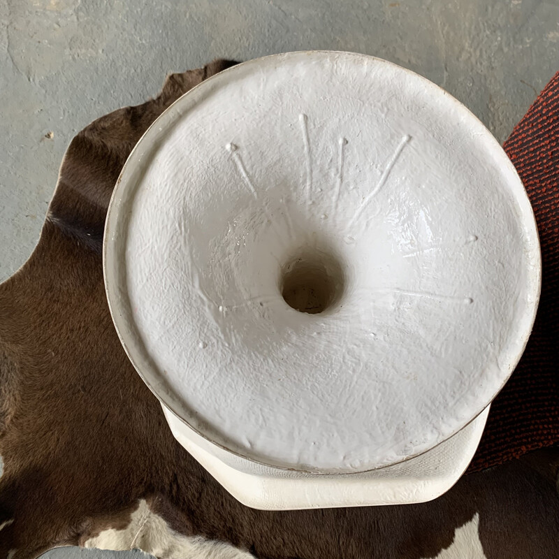 Vintage tulip armchair in white fiberglass