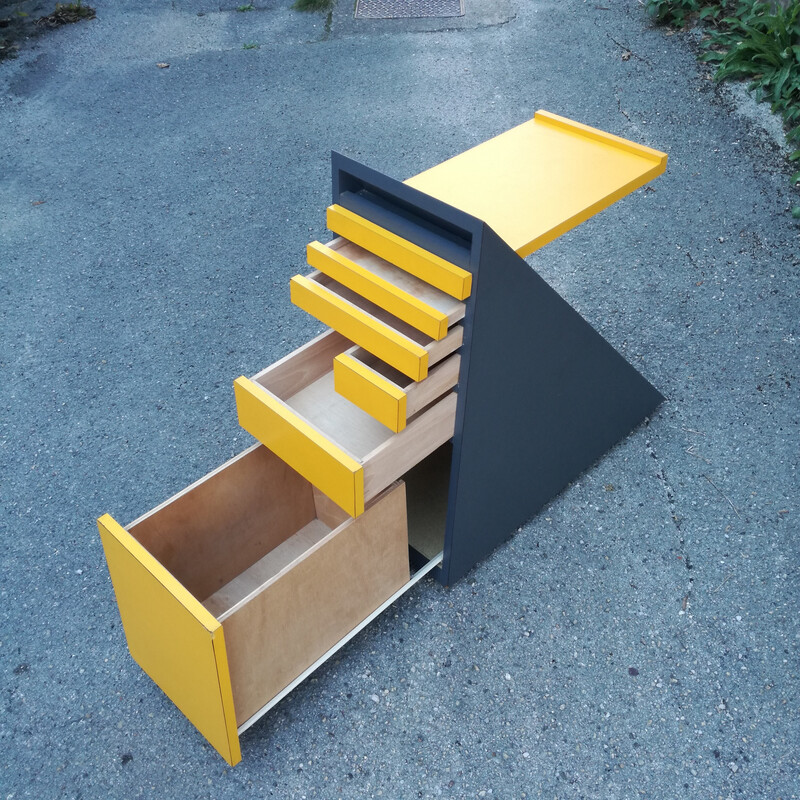 Desserte de bureau vintage de forme triangulaire, 1980