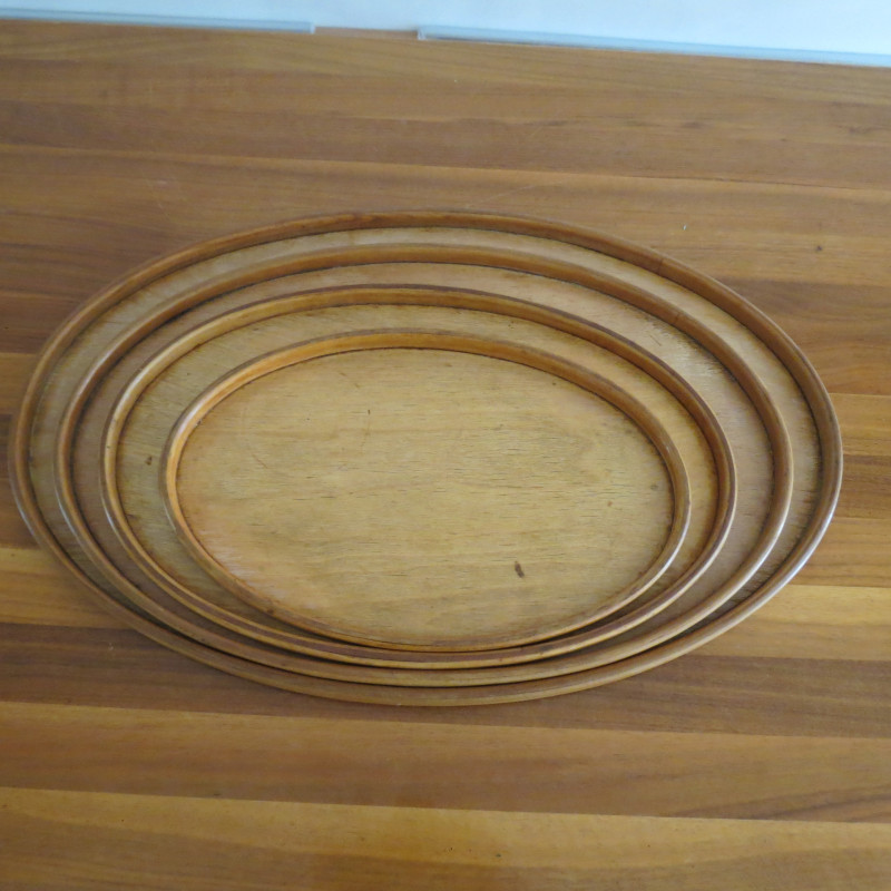 Conjunto de 4 tabuleiros ovais de madeira de bétula e contraplacado, anos 30