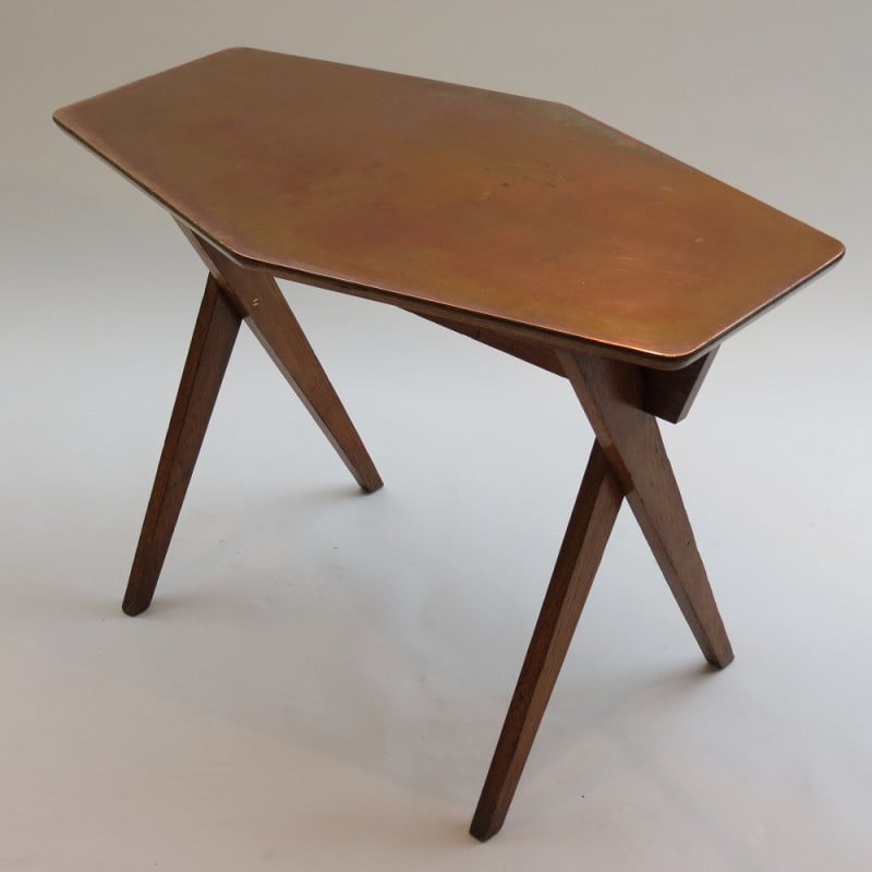 Mesa auxiliar vintage de cobre y madera de roble, años 50
