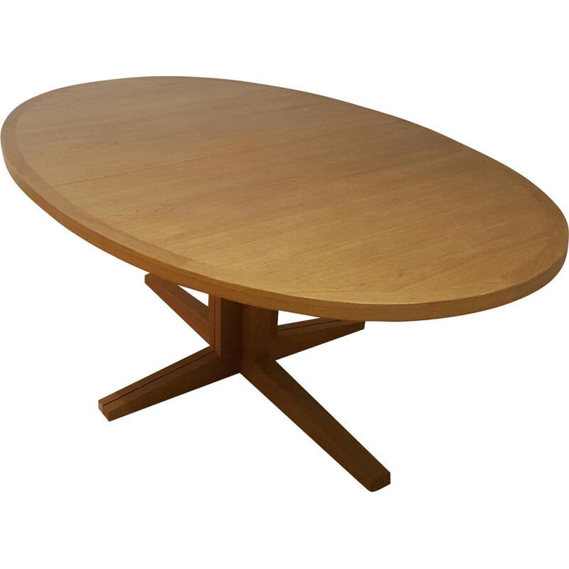 Large oval dining table in blond teak, John MORTENSEN - 1960s