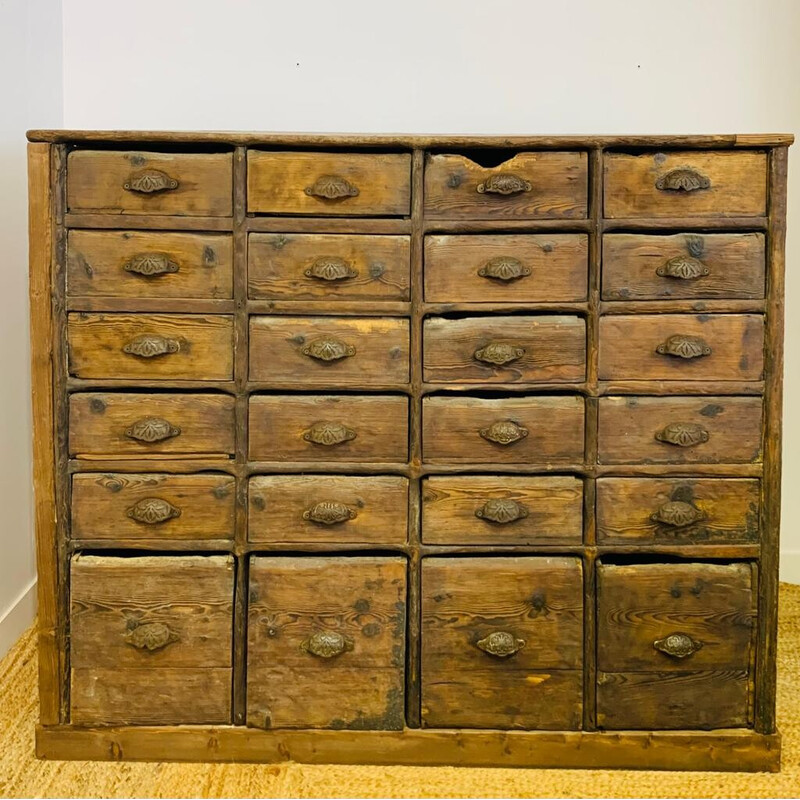 Vintage houten handwerkkast met 24 laden
