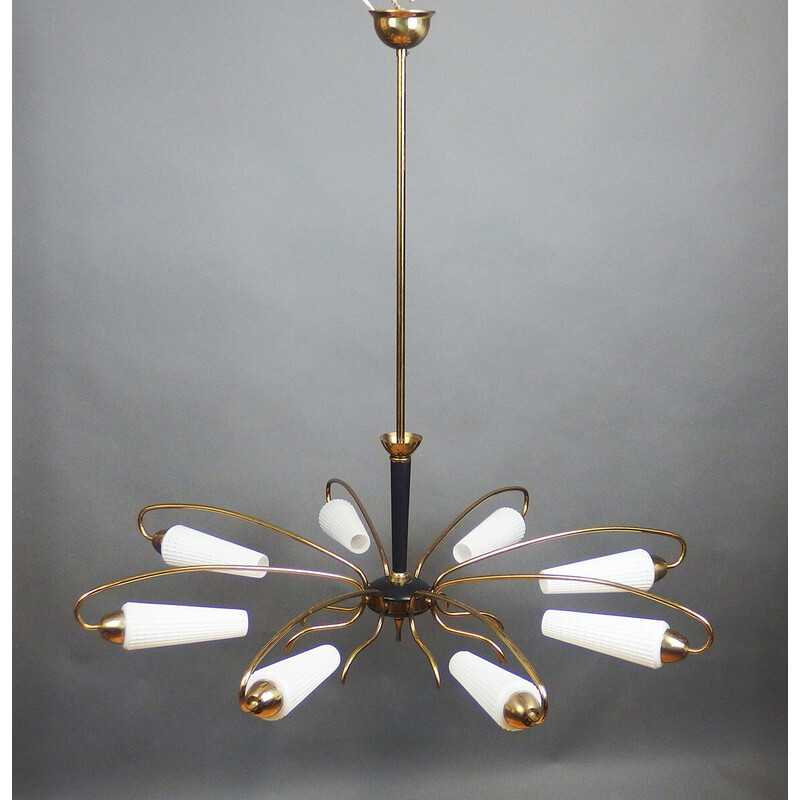 Lampadario vintage in ottone e vetro opalino bianco, 1950