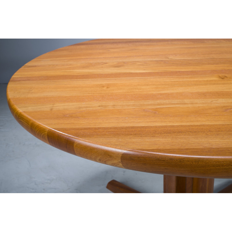 Mid-century teak round dining table by Gudme Møbelfabrik