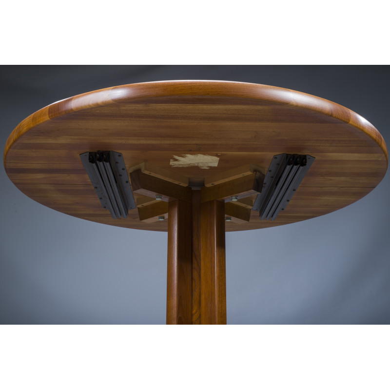 Mid-century teak round dining table by Gudme Møbelfabrik