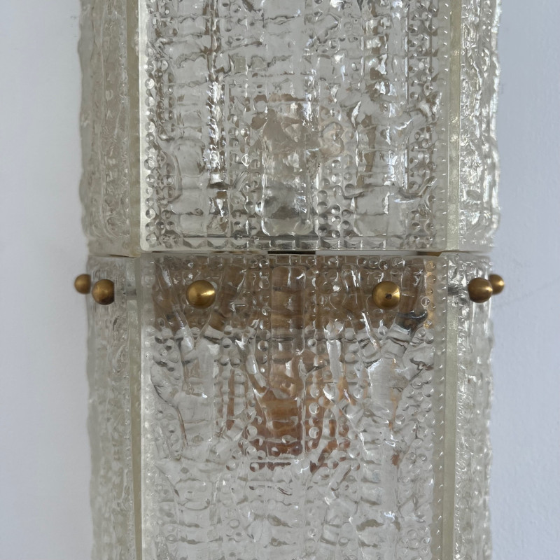 Pareja de apliques suecos de latón y cristal de mediados de siglo, años 60