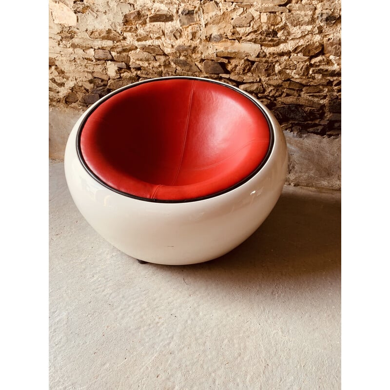 Fauteuil vintage eye pod ball en simili cuir rouge, 1960