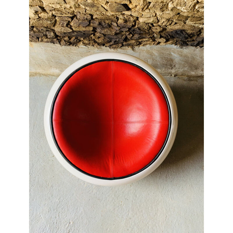 Cadeira de bola Vintage red leatherette eye pod, 1960