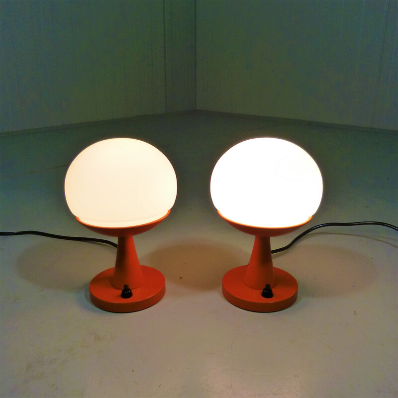 Coppia di lampade da tavolo in vetro bianco dell'era spaziale, anni '60