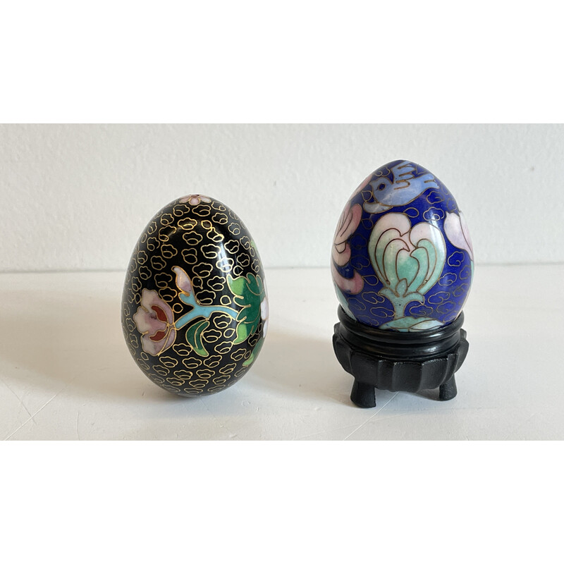 Pareja de huevos de cloisonné esmaltados de época en latón