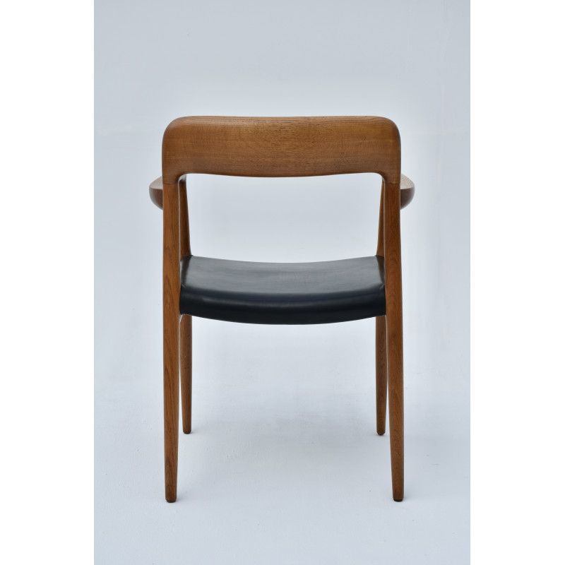 Deense mid century model 56 eikenhouten fauteuil van Niels Moller voor J L Mollers Mobelfabrik, jaren 1950