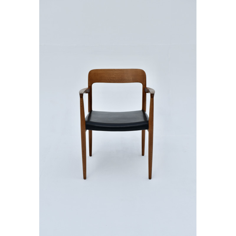 Deense mid century model 56 eikenhouten fauteuil van Niels Moller voor J L Mollers Mobelfabrik, jaren 1950