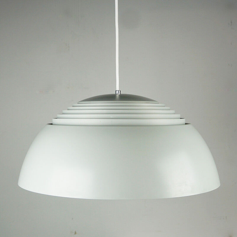 Candeeiro pendente Vintage branco AJ Royal por Arne Jacobsen para Louis Poulsen, Dinamarca Anos 60