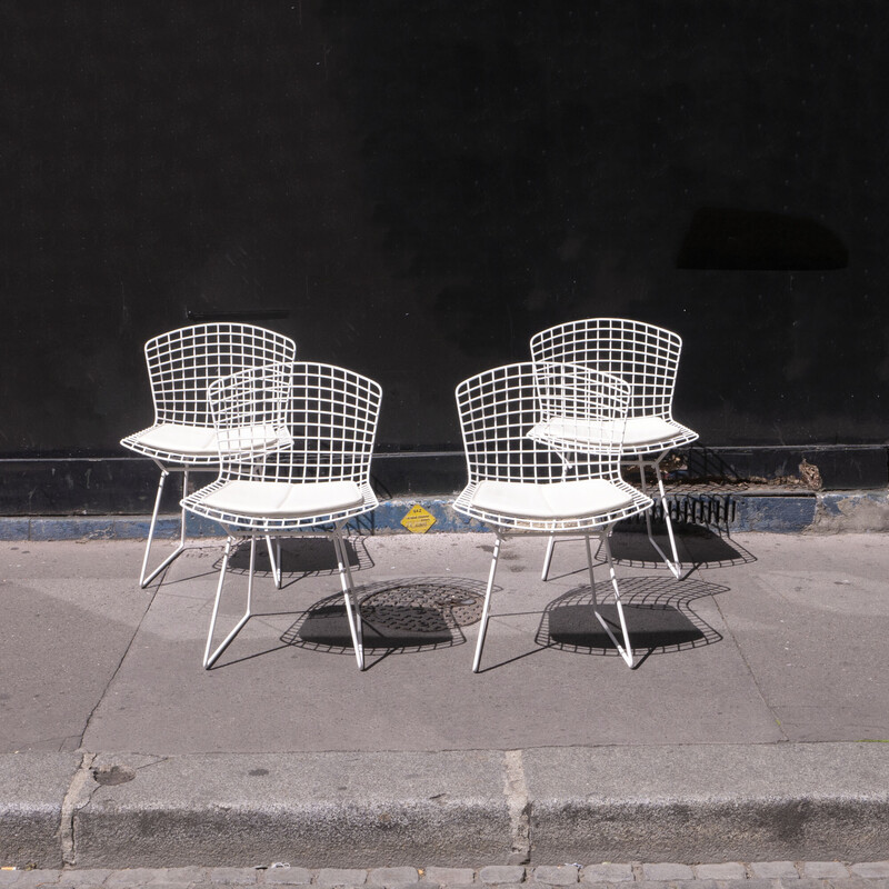 Conjunto de 4 cadeiras de metal branco vintage com patina de Harry Bertoia para Knoll, 1980