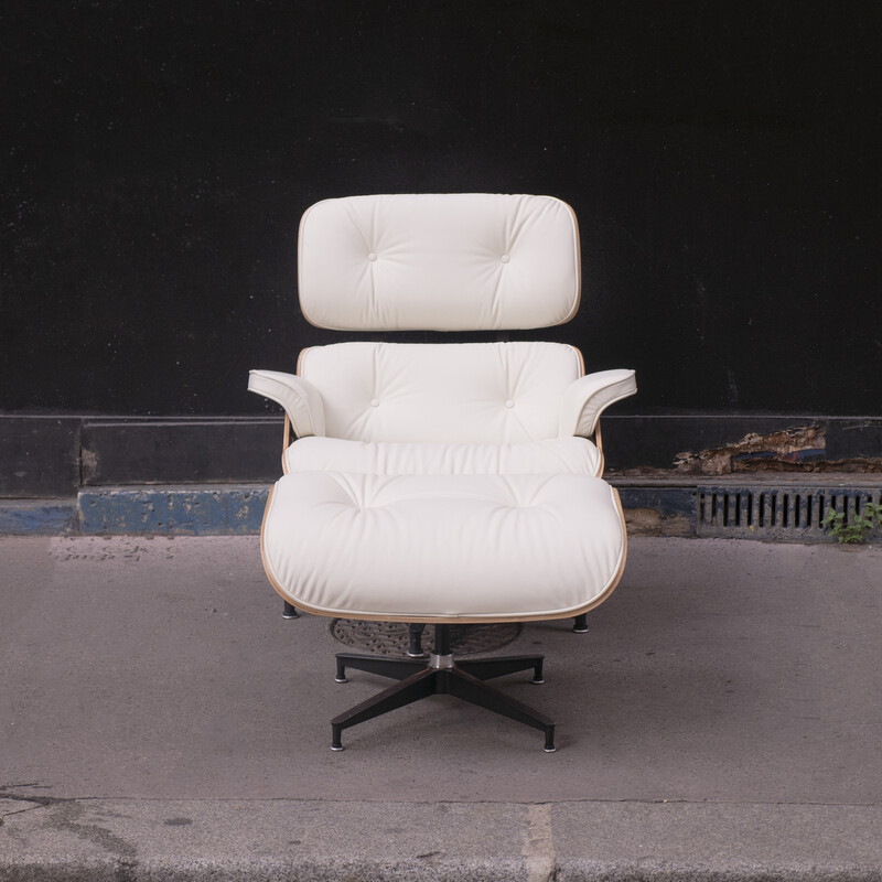 Vintage armchair with ottoman by Charles and Ray Eames for Herman Miller, 2017