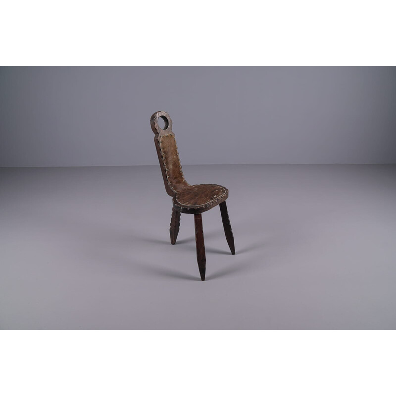 Cadeira esculpida rústica brutalista Vintage de 3 patas, França 1960