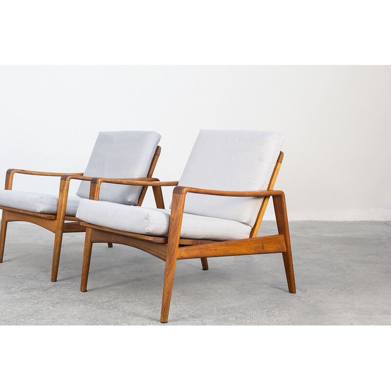 Pair of vintage lounge chairs by Illum Walkelsø for Niels Eilersen, 1960s