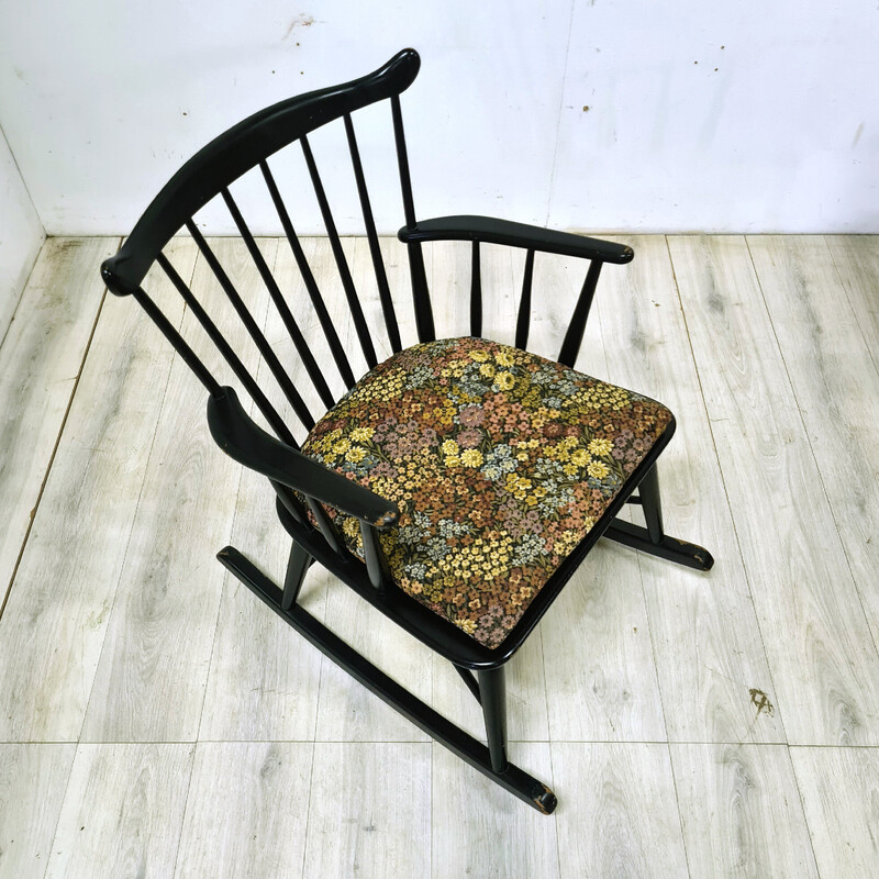 Silla mecedora negra vintage con respaldo de huso de Farstrup Møbler, Dinamarca Años 60