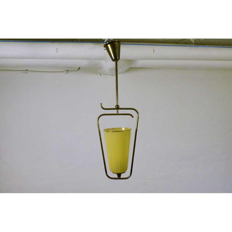 Suspension jaune en verre et laiton - 1950