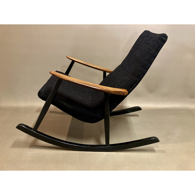 Silla mecedora escandinava vintage de teca y terciopelo, 1950