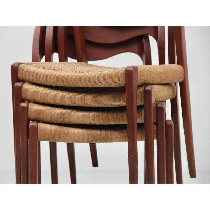 Conjunto de 4 cadeiras de teca escandinavas modelo 71 de Niels O. Møller
