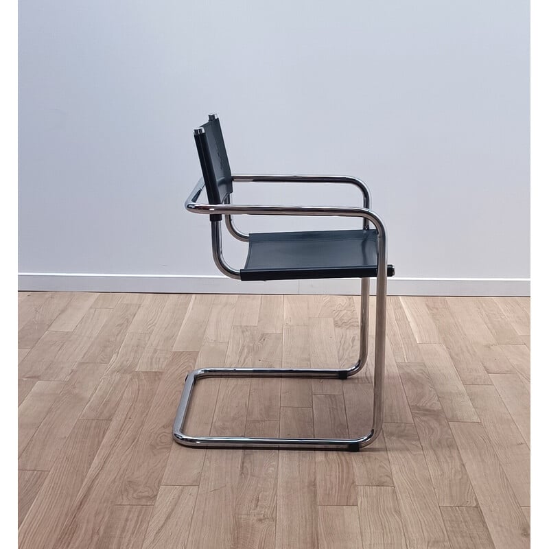B34 cadeira vintage com assento e encosto em couro preto grosso e estrutura em alumínio cromado de Marcel Breuer