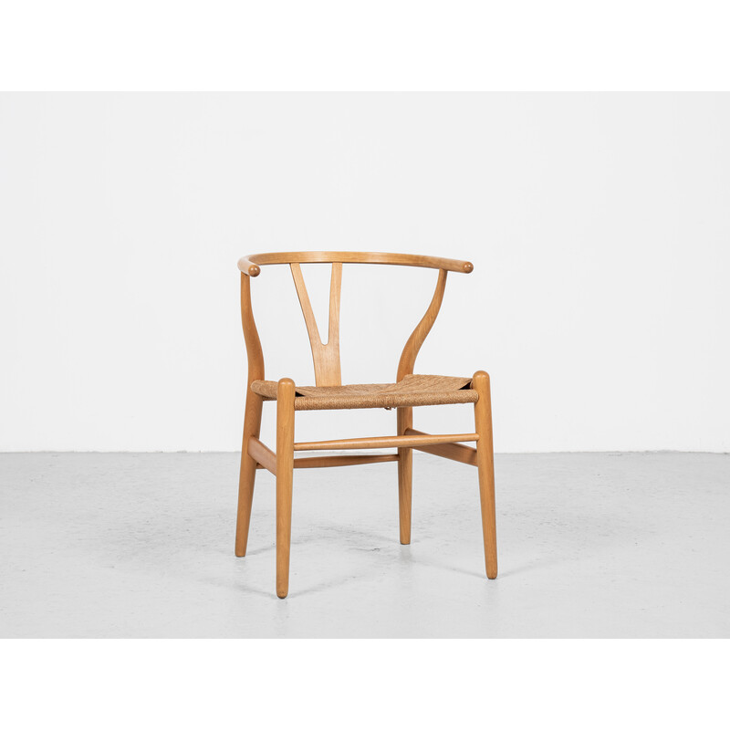 Vintage "wishbone" chair in wood and paper cord by Hans Wegner for Carl Hansen and Søn, Denmark 1960s