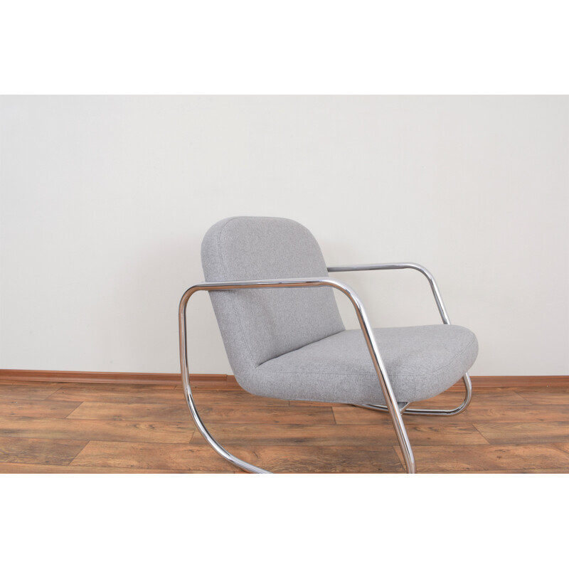 Sedia a dondolo vintage Bauhaus in metallo e cromo con seduta e schienale imbottiti in grigio, Germania 1960