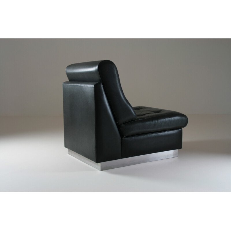 Sillón vintage de cuero negro de Jacques Charpentier, Francia 1970