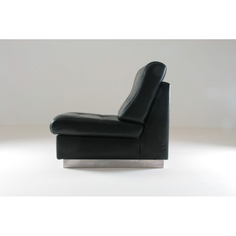 Sillón vintage de cuero negro de Jacques Charpentier, Francia 1970