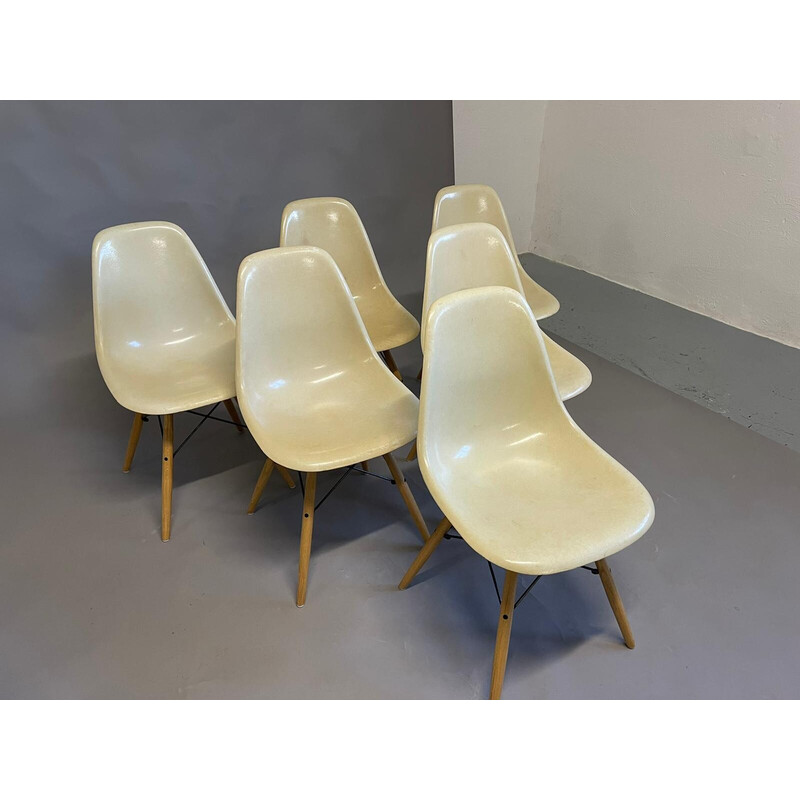 Set of 6 vintage "Dsw" shell chairs by Charles and Ray Eames for Herman Miller, U.S.A. 1965s