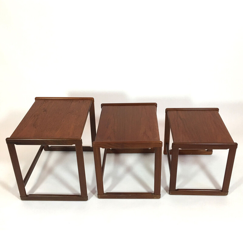 Tables gigognes scandinaves en teck - 1960