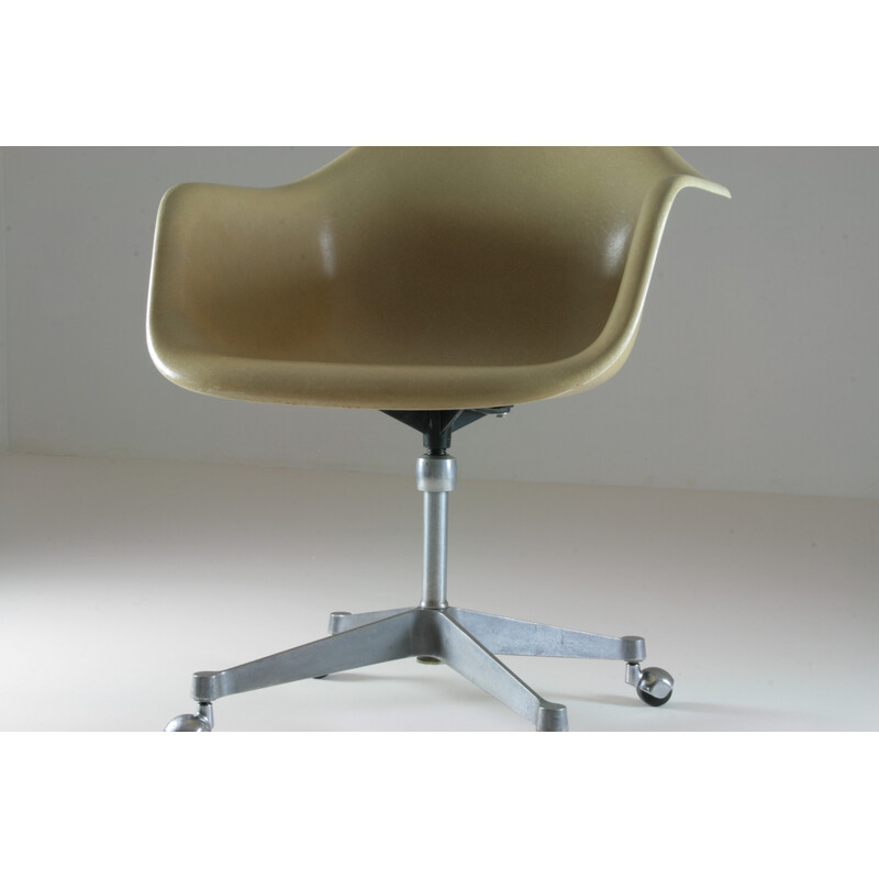 Vintage glasvezel fauteuil van Charles en Ray Eames voor Herman Miller, 1960