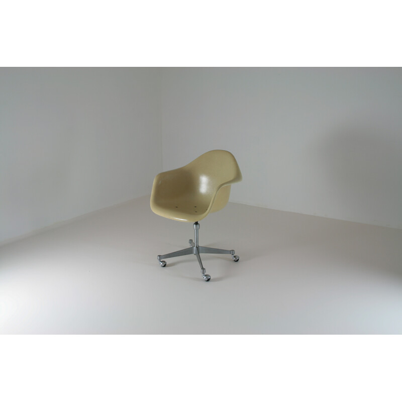Vintage glasvezel fauteuil van Charles en Ray Eames voor Herman Miller, 1960