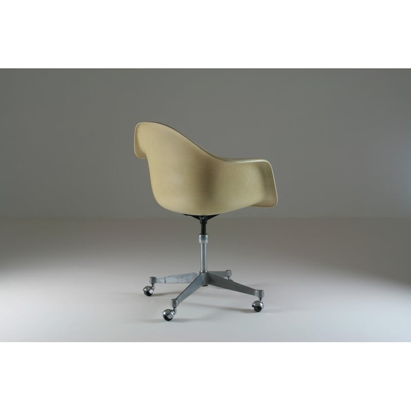 Vintage fiberglass armchair by Charles and Ray Eames for Herman Miller, 1960