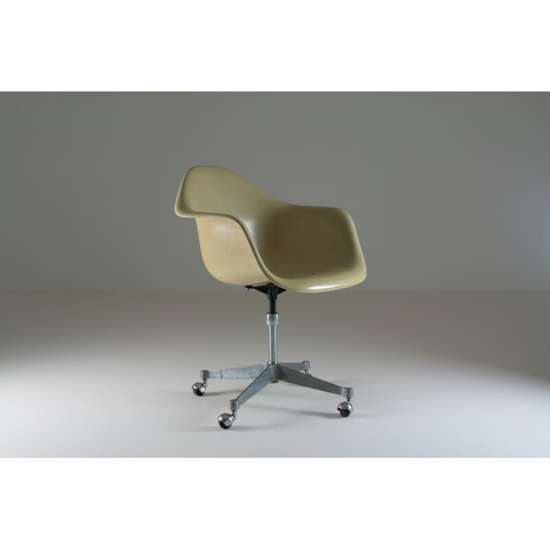 Vintage fiberglass armchair by Charles and Ray Eames for Herman Miller, 1960