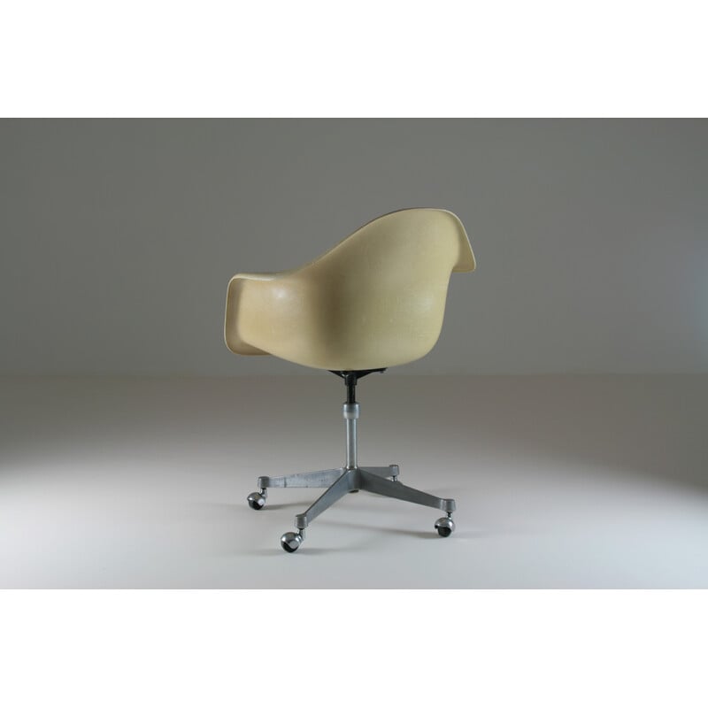 Vintage fiberglass armchair by Charles and Ray Eames for Herman Miller, 1960