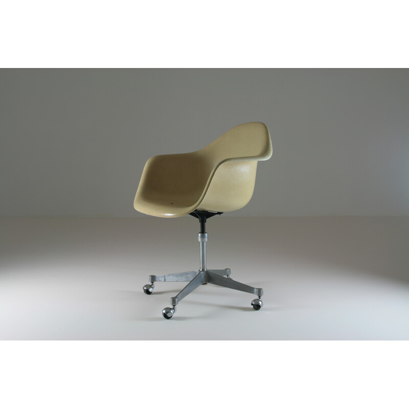 Vintage fiberglass armchair by Charles and Ray Eames for Herman Miller, 1960