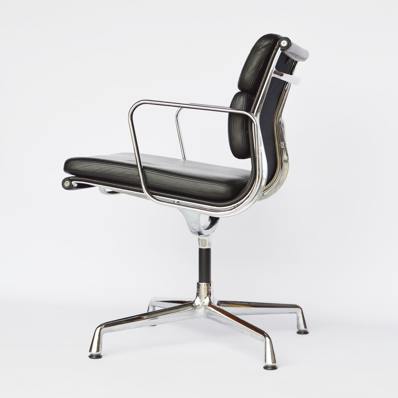 Fauteuil de bureau vintage Eames Ea 208 en chrome et cuir par Vitra