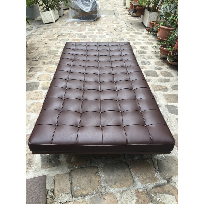 Knoll "Barcelona" daybed in brown leather, Mies VAN DER ROHE - 2000 **