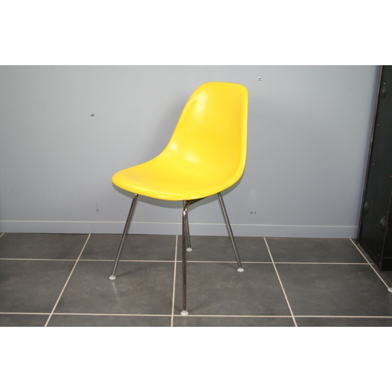 "Dsx" yellow chair in fiber glass and chromed steel by Eames for Herman miller - 1960s