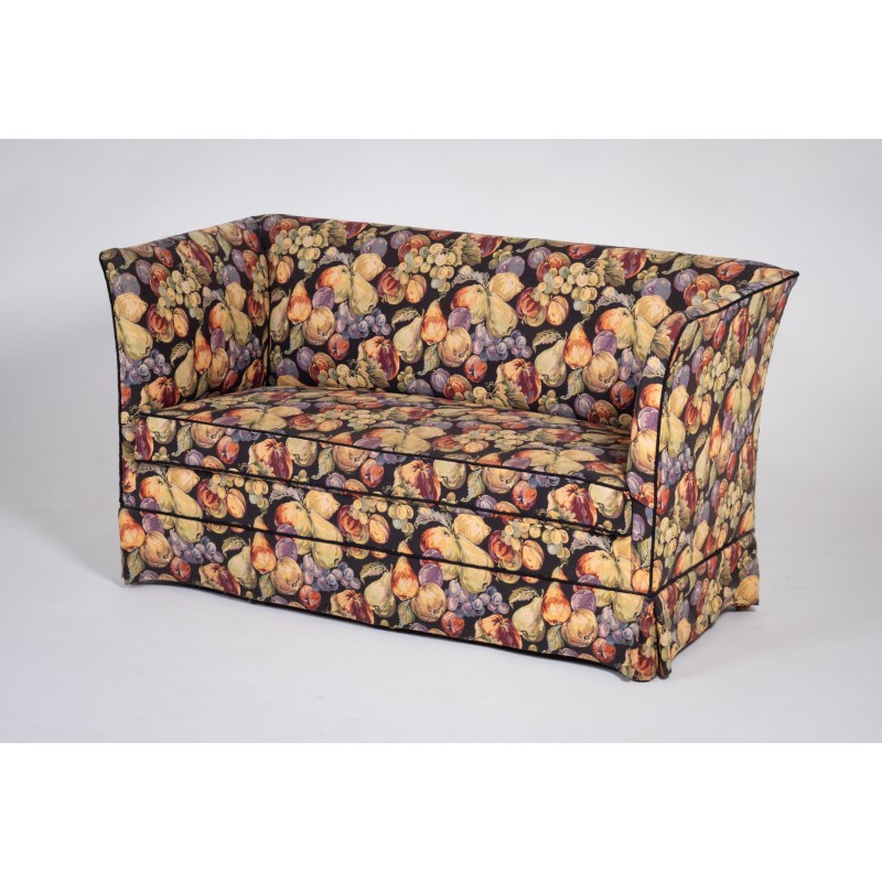 Dänisches Knole-Sofa aus der Mitte des Jahrhunderts mit Fruchtmuster, 1950er Jahre