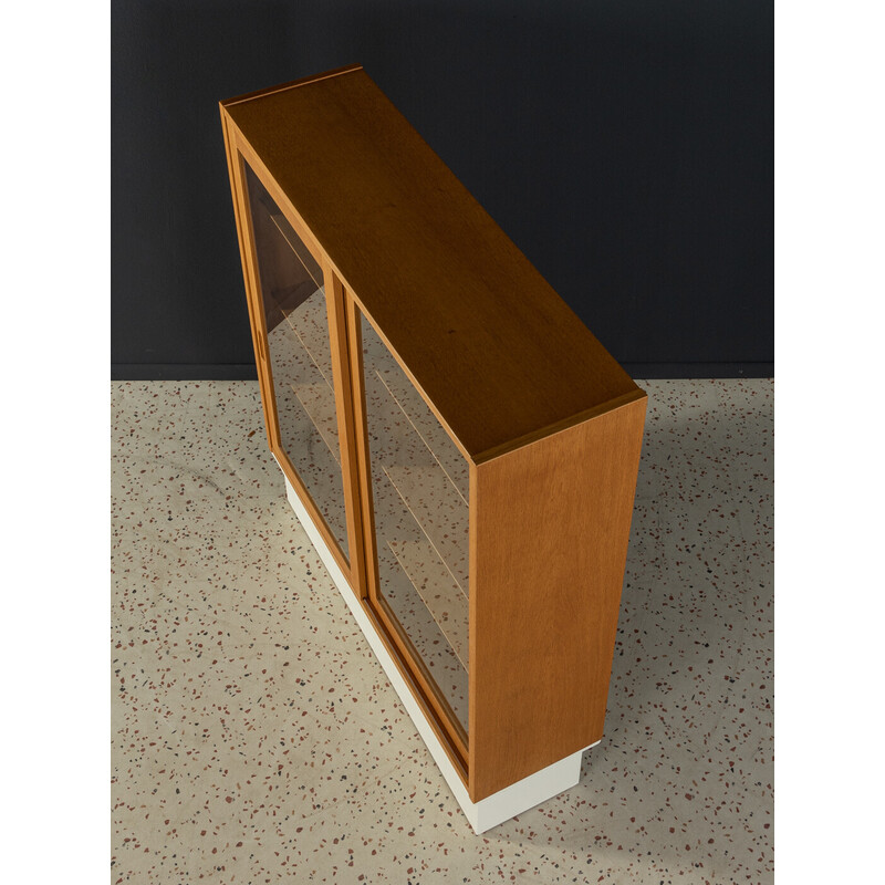 Vintage display cabinet in oakwood veneer by Poul Hundevad, Denmark 1960s